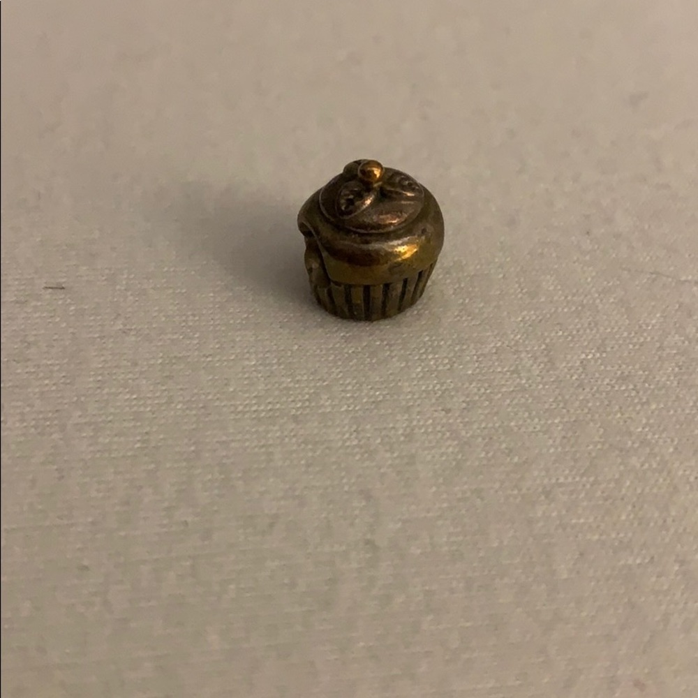 Pandora cupcake charm